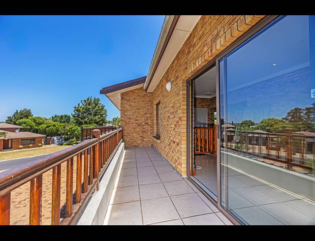 4 BEDROOM FREEHOLD SOLD IN VREDEKLOOF